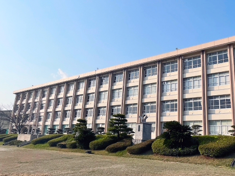 みよし市立南中学校の校舎
