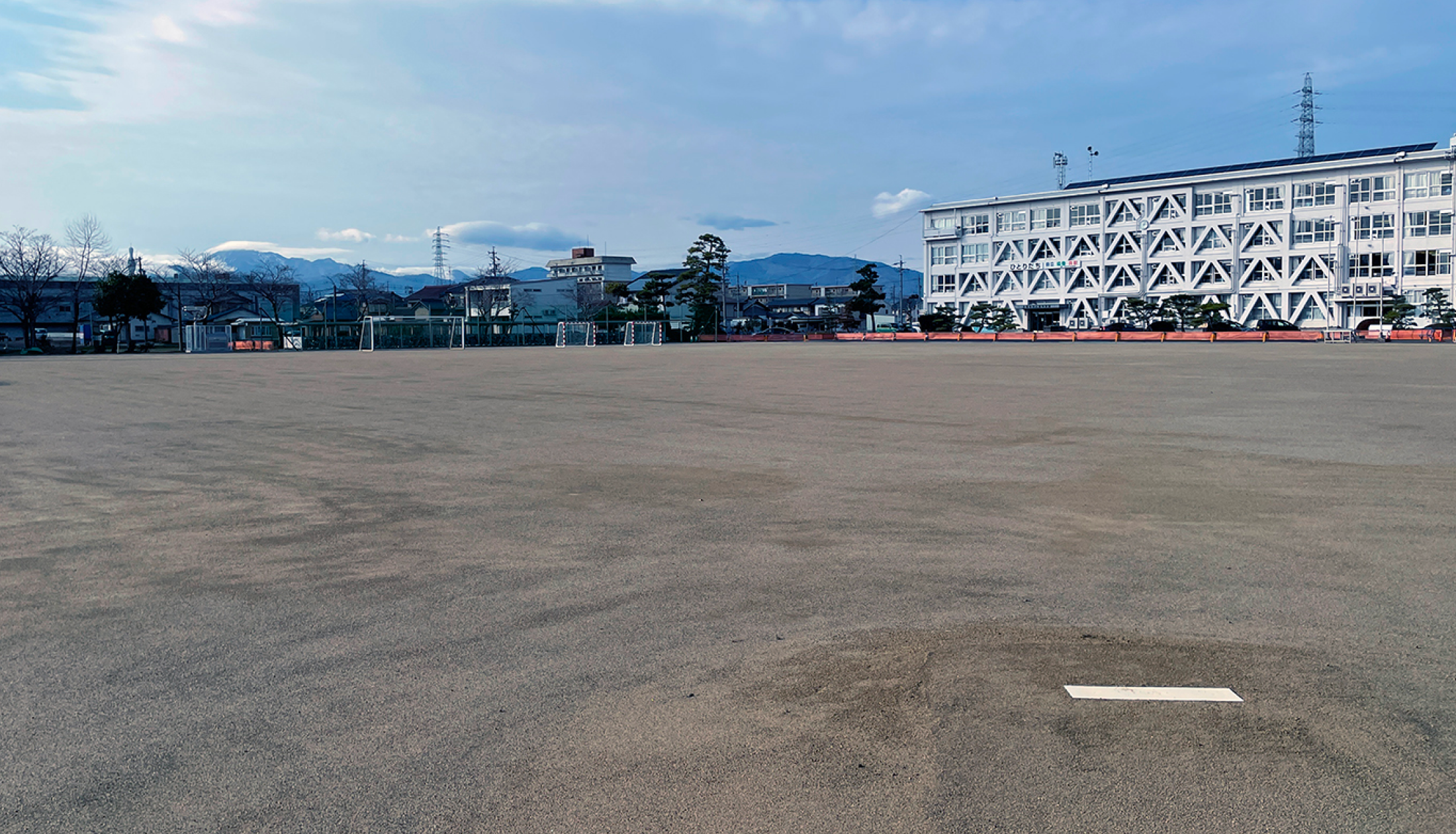 大垣市立江並中学校の改修後のグラウンド
